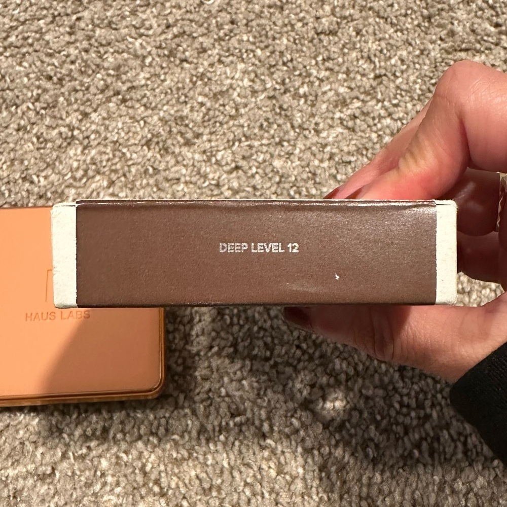 Haus Labs Power Sculpt Velvet Bronzer- Deep Level 12 - Picture 3 of 5